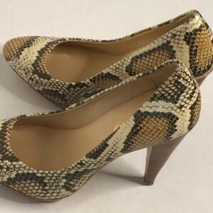 BOUTIQUE 9 Faux Snakeskin Platform